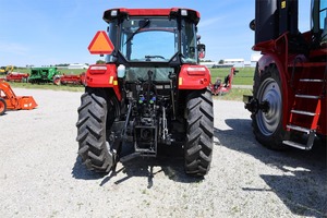 รถแทรกเตอร์ Case IH Farmall 90C คุณภาพสูง ทรงพลัง อเนกประสงค์ ขับเคลื่อน 4 ล้อ พร้อมบุ้งกี๋ขนาด 84 นิ้ว และเพลาหลังสำหรับงานหนัก - Product Image 6