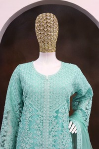 Impresionante traje de red de seda crepé y pesado más vendido para mujer con Dupatta de declaración y trabajo detallado para precio de exportación - Product Image 4