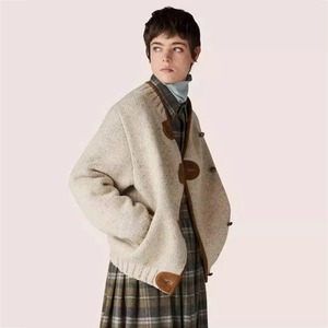 Cardigan tricoté à manches longues et à simple boutonnage pour femmes Mode automne et hiver avec col en cuir en toile de peau de mouton - Product Image 5