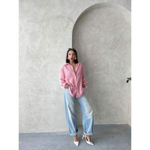 Blusa de voile bordada con lazo frontal para mujer - Product Image 3