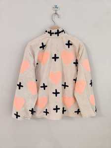 เสื้อแจ็คเก็ตผ้ากำมะหยี่ปักลายหัวใจสีแดงและลายกากบาท ทำมือ สไตล์โบฮีเมียนน่ารัก เสื้อคลุมดีไซน์ศิลปะ - Product Image 6