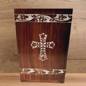 Caja de urna de madera de lujo de nuevo diseño, tamaño personalizado ecológico hecho a mano Europeo Americano para cenizas de mascotas decorativas para hombres y mujeres - Product Image 3