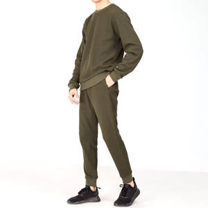 Traje deportivo para hombre para uso diario y actividades de entrenamiento, trajes deportivos para hombre para uso casual y comodidad diaria. - Product Image 2