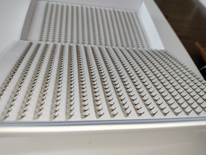 XXL Bandejas Tallo corto Prefabricado Resplandor en la oscuridad Abanicos 2D a 20D Volumen Pestañas Hecho en Vietnam - Product Image 4