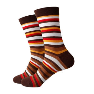 2025 Calcetines atléticos con logotipo de tamaño personalizado de alta calidad Estampados bordados Multi colores mejor calidad tarifas baratas a precio razonable - Product Image 2
