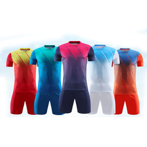 Costume de football de vêtements de sport en tissu doux de haute qualité avec nom et numéro dernier style uniforme de football de nouveauté sublimé - Product Image 6