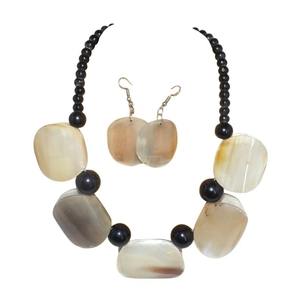 Collier en corne naturelle pour femme, fabrication en usine, vente en gros, style vintage, design moderne, personnalisation disponible - Product Image 4