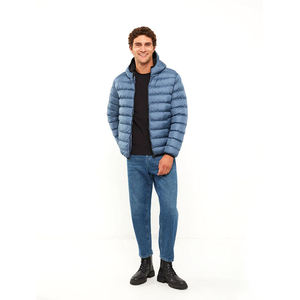 Chaqueta de Plumón Personalizada al por Mayor para Hombre, de Alta Calidad, con Cuello Alto, Estilo Moderno para el Invierno, con Logotipo Estampado - Product Image 3