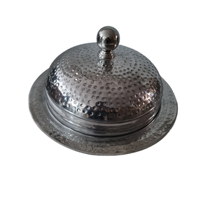 Plato de mantequilla martillada de acero inoxidable Plato de mantequilla de forma redonda de la más alta calidad para uso en fiestas de bodas y eventos - Product Image 1