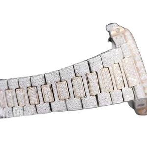 Montre Moissanite glacée élégante Diamètre du cadran de 41mm Pierres claires Construction durable en acier inoxydable Mécanique à la mode - Product Image 3