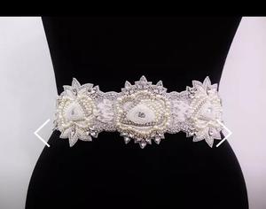 Ropa y accesorios de diseño exclusivo Cinturón de cuentas hecho a mano para mujer Un accesorio elegante para trajes casuales y formales a la venta - Product Image 6