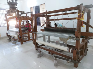 100% Écharpe en soie organique Eri Design élégant de style long pour adultes pour la saison printanière - Product Image 3