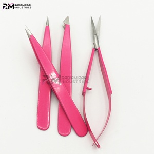 Prix de gros RMI : Ensemble de pinces à sourcils de qualité supérieure, comprenant des pinces pointues, des pinces combinées et des ciseaux à ressort, couleur rose et pointe argentée - Product Image 3
