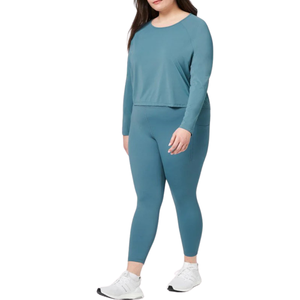 Ensemble de yoga superposé grande taille avec tissu extensible doux, coupe superposée décontractée, vêtements de sport confortables pour la détente et l'activité, pour femmes - Product Image 3