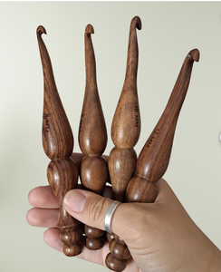 Ganchos de ganchillo de madera hechos a medida gancho de ganchillo con incrustaciones de madera y resina y ganchos de ganchillo de resina de la India - Product Image 3