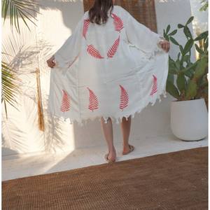 Kimono long pour femme, chic, fluide, avec manches longues, conçu pour un port décontracté et un look avant-gardiste - Product Image 2