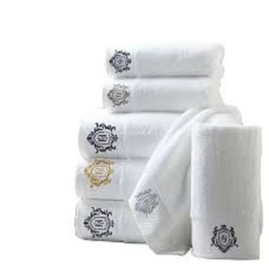 Serviettes de bain à main d'hôtel de luxe 100% coton avec logo personnalisé tissé compressé prêt à expédier pour la vente - Product Image 3