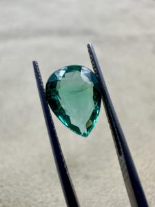 ลูกแพร์พลอยสีเขียวแซมเบียธรรมชาติอัญมณีสีเขียวเจียระไนแบบหลวมได้รับการรับรอง - Product Image 4