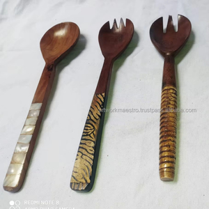 Colección de cucharas decorativas clásicas de hueso de cuerno y nácar surtidas de ARTWORK MAESTRO - Product Image 1