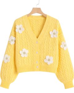 Cardigan en tricot torsadé jaune pastel personnalisé pour femme, avec applique florale blanche, col en V, boutonné devant, mignon pour l'hiver - Product Image 1