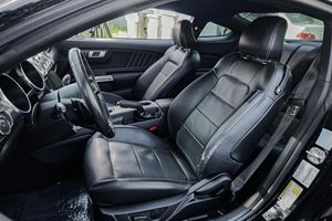 Ford Mustang GT Coupé Premium Coyote V8 2020, Usado en Excelentes Condiciones, Paquete de Rendimiento GT, Propiedad de un Propietario del Oeste - Product Image 5