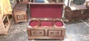 Tables en bois gravées à la main sur mesure, idéales pour la décoration de la maison et les magasins de créateurs d'intérieur, adaptées à la revente - Product Image 3