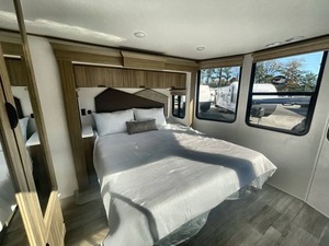 Nouvelles caravanes de voyage 2025 F-o-r-e-s-t R-i-v-e-r Wildwood Grand Lodge 42VERANDA pour l'extérieur, maison mobile, camping-car - Product Image 5