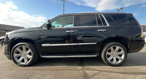 Certificado seminuevo 2017 Cadillac Escalade Luxury 4WD 6.2L Temporización de válvula variable V8 SIDI 8 velocidades automática - Product Image 3