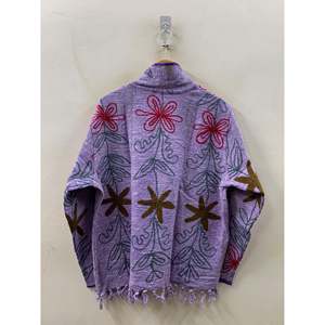 เสื้อแจ็คเก็ตหนังเย็บลาย Bagh สีลาเวนเดอร์ ปักโลโก้แบบวินเทจ สไตล์คลาสสิก ไซส์ XXL บุด้วยใยฝ้าย เหมาะสำหรับฤดูใบไม้ผลิ ฤดูใบไม้ร่วง และฤดูหนาว - Product Image 5