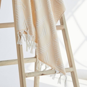 Toalla Turca de Felpa Fina con Diseño Jacquard, Color Mostaza, 36x66 pulgadas - Product Image 4