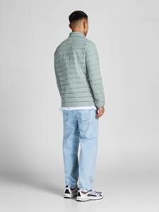 Proveedor Mayorista Ofrece Chaqueta de Invierno para Hombre, Estilo Nuevo, Acolchada, Cortavientos, de Poliéster/Algodón, con Cuello Alto, Opciones de Tallas Grandes - Product Image 2