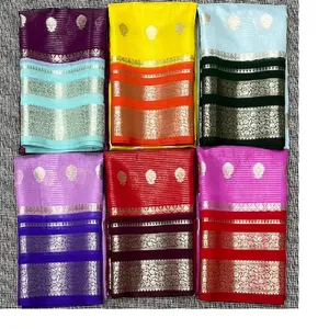 Sarees de seda brocados hechos a medida en colores personalizados con borde zari dorado y motivos para diseñadores de ropa y tiendas de moda