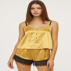 Ensemble de nuit en satin de soie pour femme, haut en dentelle durable et short, pyjama en soie, ensemble 2 pièces, vêtements de nuit pour lune de miel - Product Image 1