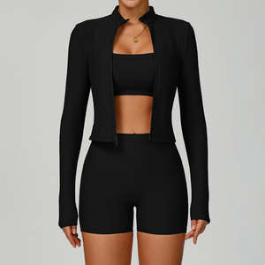 Ensemble de sport cinq pièces uni pour femme : haut court à manches longues, soutien-gorge de sport et short taille mi-haute pour le yoga et le fitness - Product Image 5