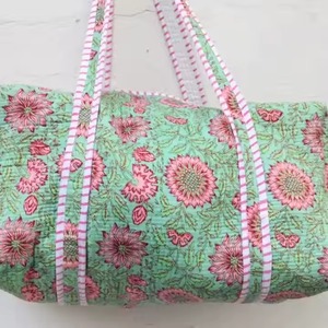 Beau sac en coton Grand sac de voyage en coton Weekender Sac de sport matelassé fait à la main Bloc de coton imprimé - Product Image 5