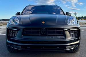 Macan GTS 2023 con Motor V6 Biturbo, Tracción en las Cuatro Ruedas, Paquete Sport Chrono, Mayormente sin Modificaciones - Product Image 2