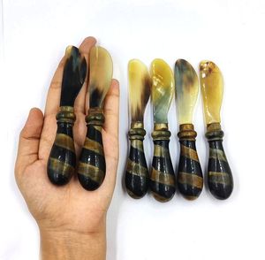 Cuchara hecha de cuerno artesanal mejorada con piedra de ágata Una mezcla de artesanía y belleza - Product Image 4
