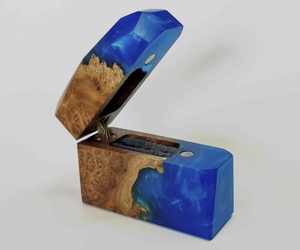 Boîte à bijoux de luxe en bois et époxy Petit emballage cadeau Boîte à bagues en bois de fiançailles et taille personnalisée au meilleur prix - Product Image 1