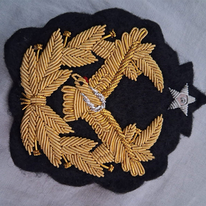 Badges de mode personnalisés faits main, brodés sur toile en fil de bouillon, couleur unie, personnalisables, à boutonnière, avec sequins - Product Image 4