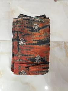 Sari en soie recyclée multi-tie-dye fait à la main, sari vintage en soie - Lot en gros, sari indien multi-couches coloré d'été - Product Image 4