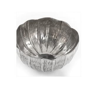 Bols de service en métal faits à la main de forme ronde avec finition martelée parfaits pour les nouilles, les salades et les événements de mariage - Product Image 2