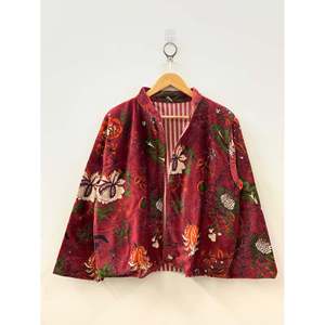 Chaqueta de terciopelo Gulbagh Deep Crimson con estampado a bloques para otoño, estilo holgado teñido con diseño de jardín botánico - Product Image 4