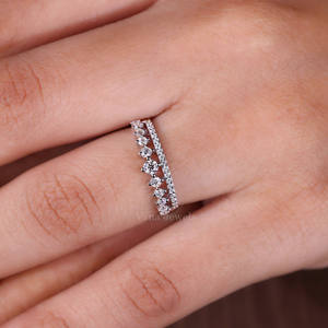 Anillo de diamante de laboratorio doble para mujer/novia banda de compromiso de corte redondo con joyería de aniversario apilable de dos filas - Product Image 3