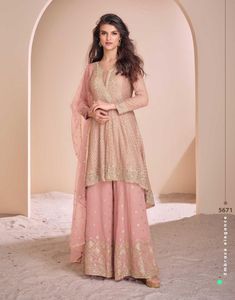 Traje de diseñador Aayna Salwar Kameez Palazzo con trabajo bordado Ropa étnica elegante para bodas Fiestas y eventos festivos - Product Image 1