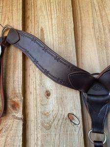 Ensemble d'équipement d'équitation durable pour chevaux, décoré de cuir western, avec têtière, plastron et martingale assortis - Product Image 2