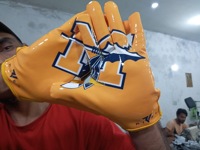 Fabricante de guantes de fútbol americano