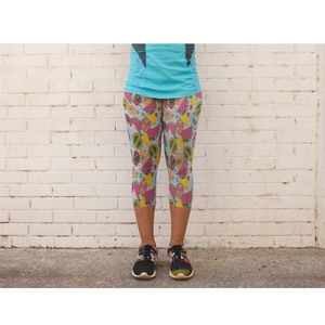 Capri elástico de poliéster y LICRA para mujer, pantalones cortos de Yoga brillantes para ejercicio, Capri estampado de cintura alta con bolsillos - Product Image 6