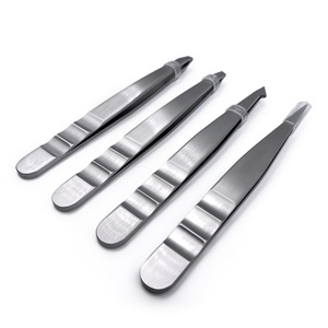 Pinces à épiler pour cils et sourcils en acier inoxydable à pointe inclinée et pointue, vendues à chaud, dans un étui de rangement de voyage - Product Image 2