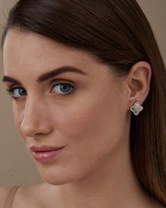 Pendientes de botón Statement con marco de diamantes Bunchberry, diamantes naturales de 0.46 ct G-H VS, malaquita, nácar y oro macizo de 14K, regalo - Product Image 1