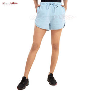 กางเกงขาสั้นลำลองสำหรับผู้หญิงพร้อมสายรัดเอวแบบยางยืดและใส่สบายสำหรับเลานจ์หรือสตรีทลุคระบายอากาศได้ดี - Product Image 1